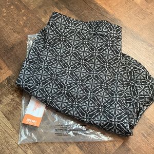 UV Skinz board shorts .. black medallion size 2XL